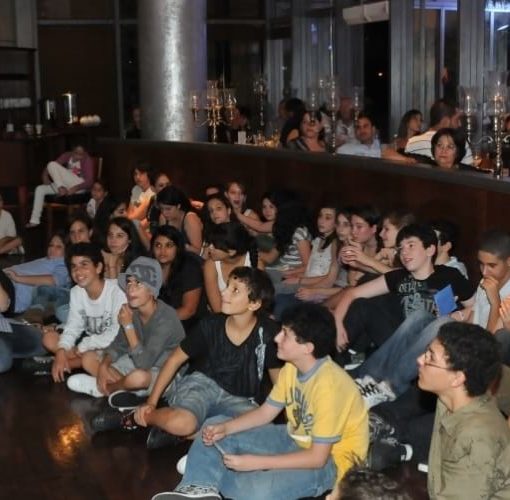 מופע קסמים לנוער ומבוגרים באירוע בר מצווה - אמן חושים לבר מצווה